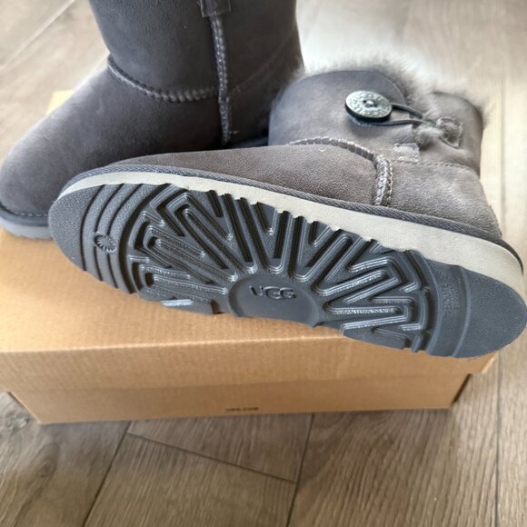 Kid's Mini Bailey Button II Boot US1 - Picture 6 of 7